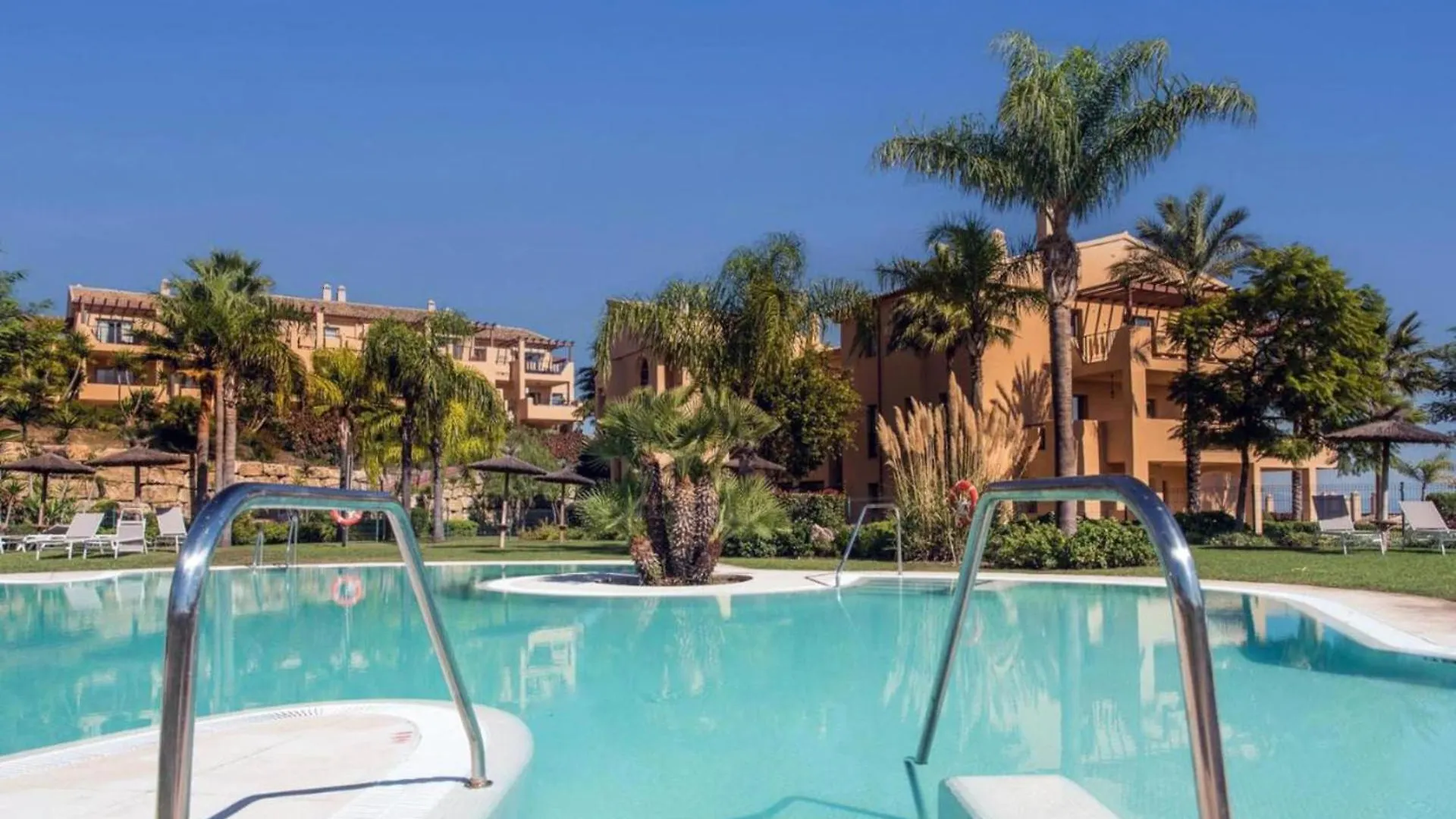 Charming 2 Bed Apartment In Quartiers Marbella Estepona
