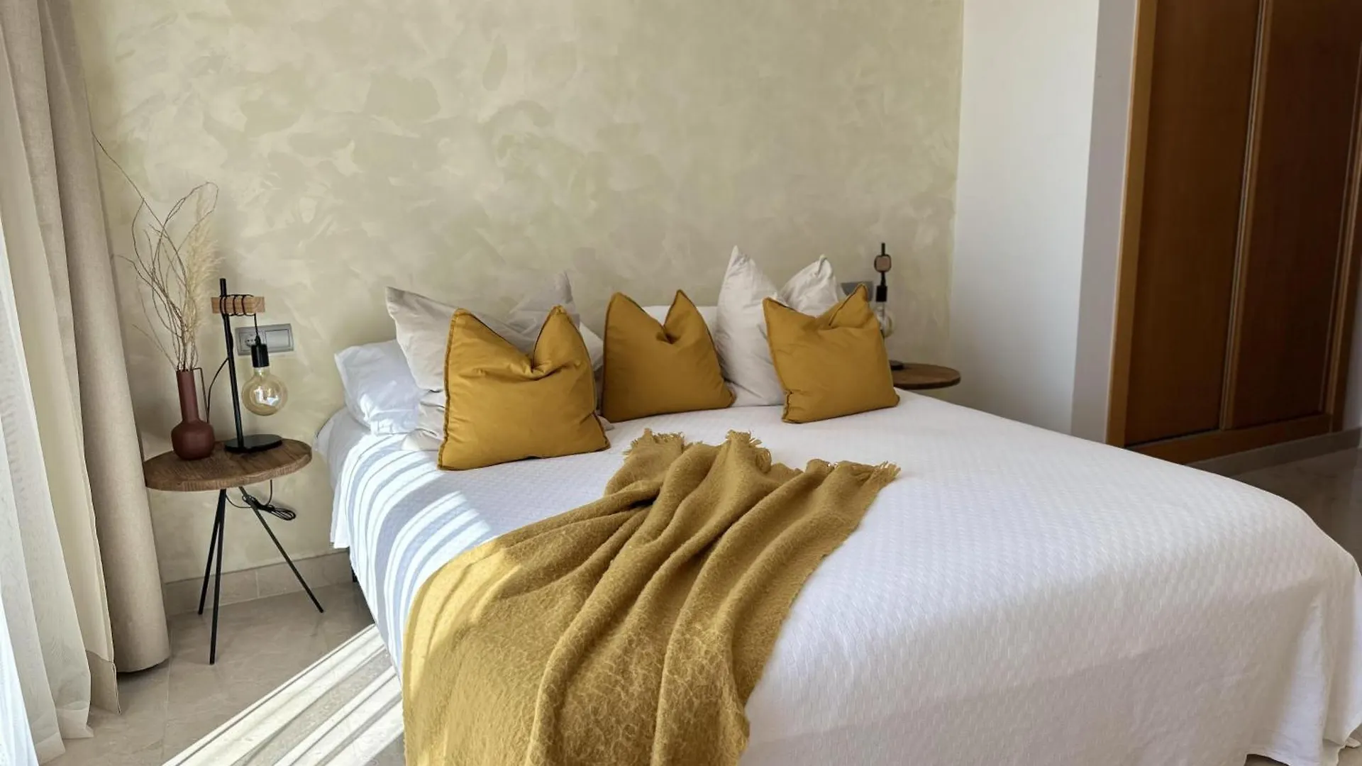 Charming 2 Bed Apartment In Quartiers Marbella Estepona